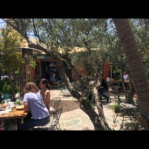 Meet your Posher, Emi